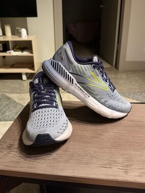 Womens Brooks Glycerin GTS 20 running shoes size 6.5